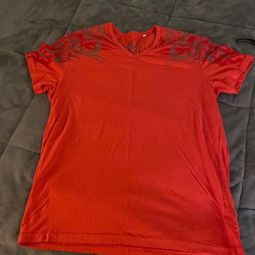 Guess men’s large red T-shirt
